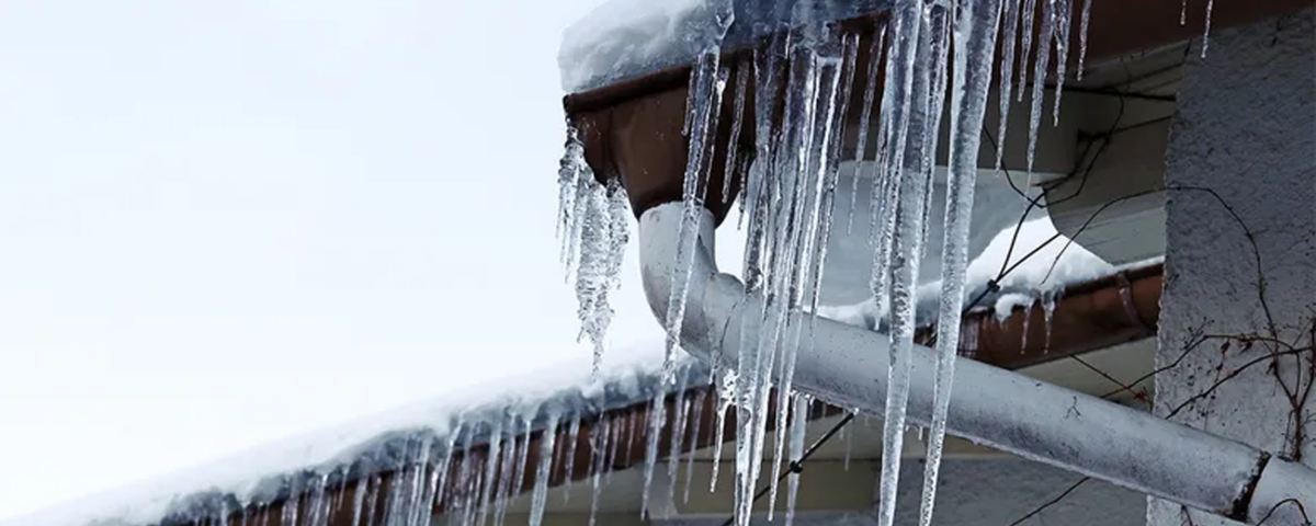 How to prevent water damage and frozen pipes